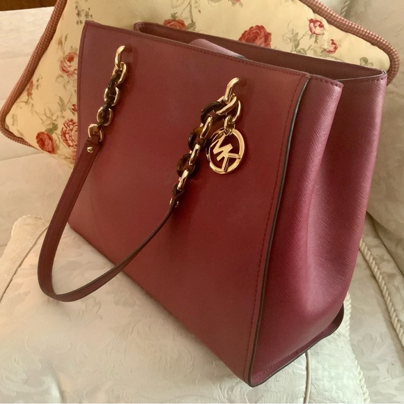 MIcheal Kors Sofia Large Saffiano Leather Tote - Picture 2 of 9